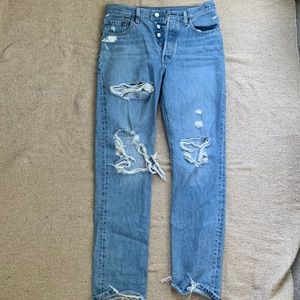 Levi’s distressed 501 jeans size 28